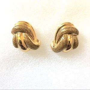 🔴2/$25 NWOT Unique Gold-toned Sparkly Earrings